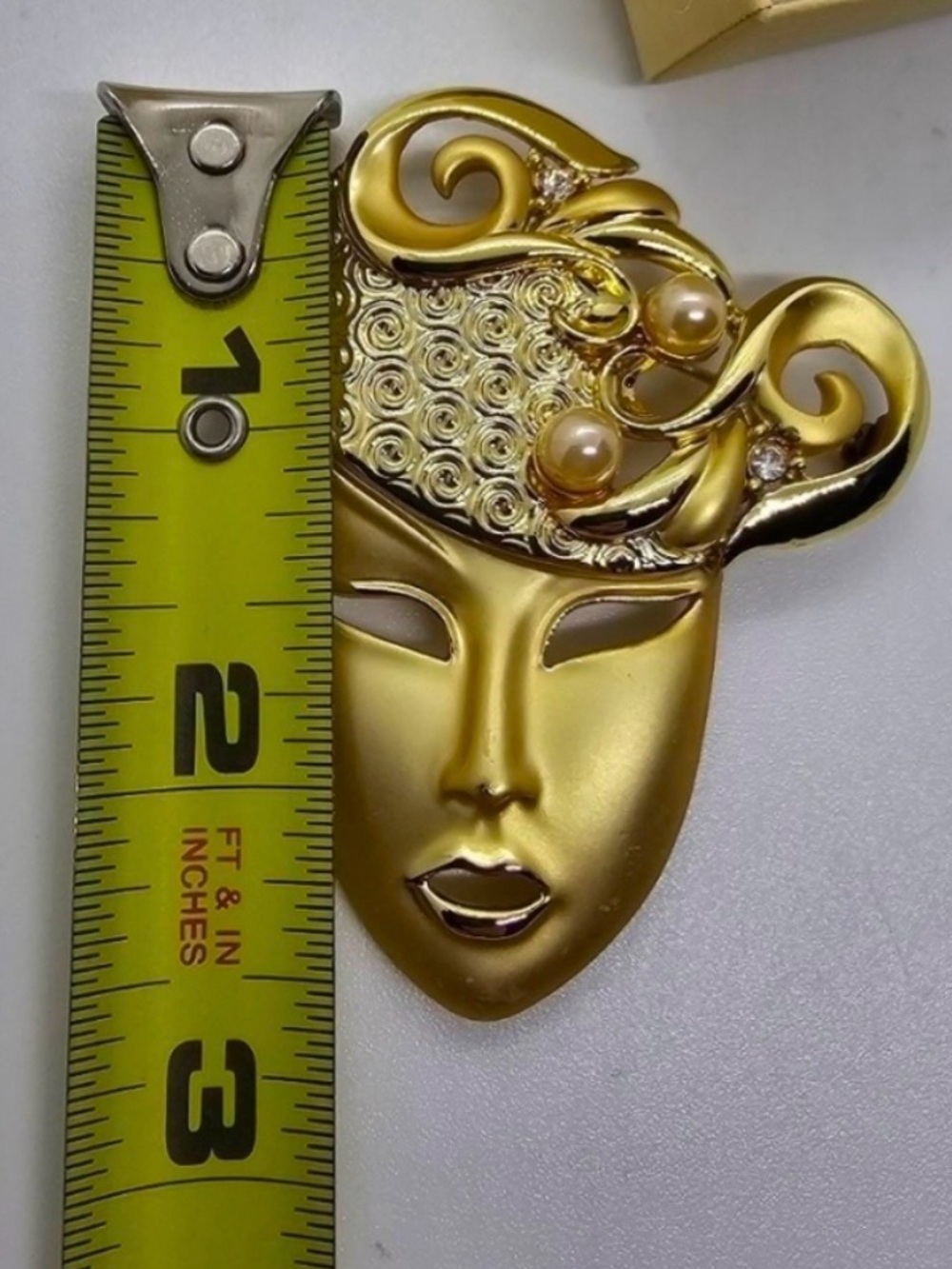 Vintage Mask BROOCH  art, deco, revival lady face statement BROOCH pin gold tone - Picture 4 of 5